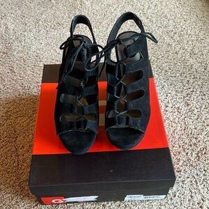 Guess wedges size 6